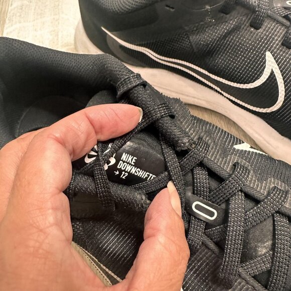 Nike Downshifter 12 Shoes Mens Size 11 Wide Black White Road Running DM4194-001 - Picture 5 of 13